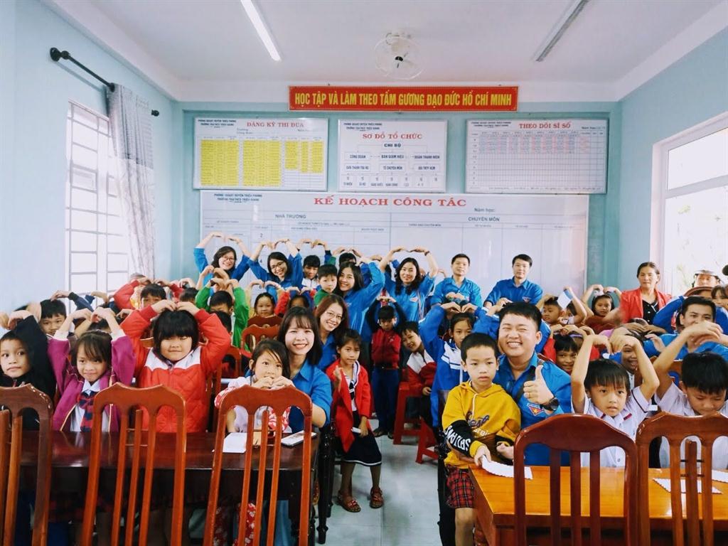 Hành trình “Kết nối yêu thương” của Đoàn thanh niên Viện Khoa học giáo dục Việt Nam tại Quảng Trị